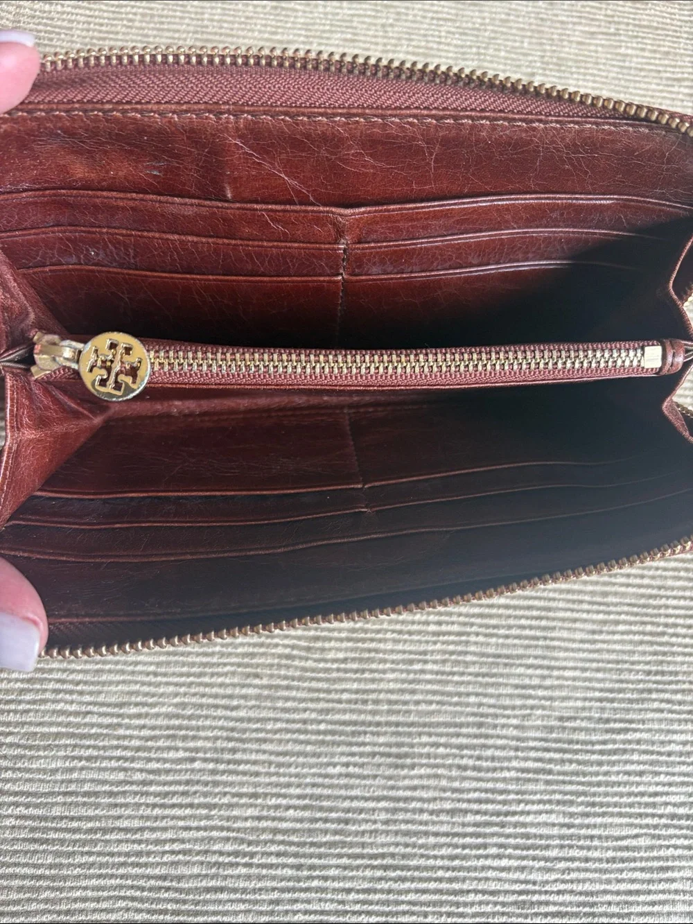 Tory Burch Brown Leather Zip Wallet with Gold Logo - Picture 3 of 7